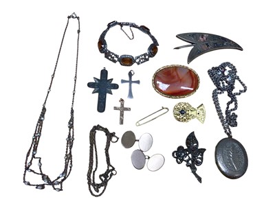 Lot 94 - Box of antique and vintage jewellery