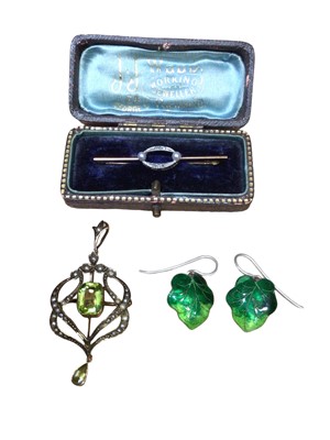 Lot 82 - Edwardian 9ct gold peridot and seed pearl pendant, Edwardian diamond and seed pearl bar brooch and a pair of white metal green enamel leaf earrings