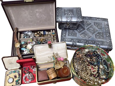 Lot 134 - Various jewellery boxes, vintage costume jewellery, wristwatches and bijouterie