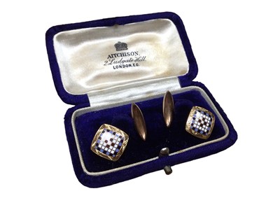 Lot 35 - Good quality pair of 9ct gold cufflinks with enamelled chequerboard pattern