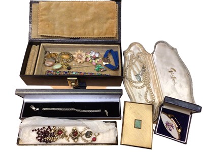 Lot 116 - Harrods London leather jewellery box, small group of costume jewellery and bijouterie