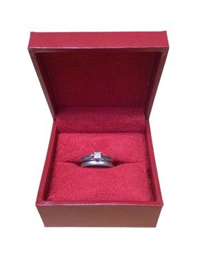 Lot 138 - Diamond single stone ring with a princess cut diamond weighing 0.25cts in platinum four claw setting