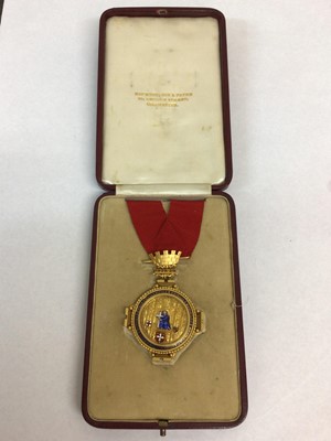 Lot 93 - Fine 1920s 18ct gold and enamel Colchester Past Mayoral badge presented to Councillor John Russell, 9th November 1929, in original fitted red leather box retailed by Hopwood, Son & Payne