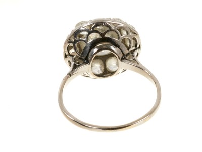 Lot 601 - Antique diamond cluster ring with a central old cut diamond