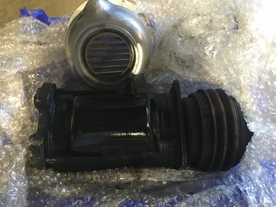Lot 566 - Air conditioning compressor