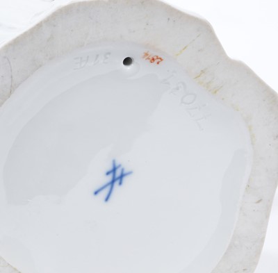 Lot 24 - Meissen model of a parrot