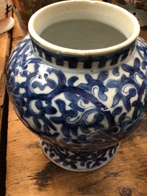 Lot 19 - Group of 18th century and later Chinese and Japanese porcelain and enamel ware
