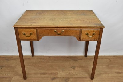 Lot 1246 - 18th century style blond oak lowboy