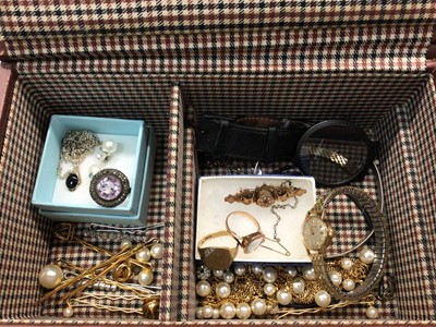 Lot 1083 - Brown leather jewellery box containing gold, wristwatches and other costume jewellery