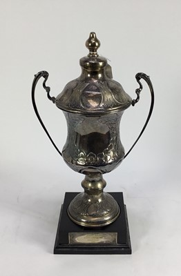 Lot 785 - Large silver plated two handled trophy and cover on stand bearing a plaque for 'William Hill Stewards Cup Goodwood 1991'. Overall height 57cm
