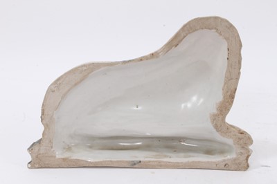 Lot 124 - Naive blue and white glazed lion mantel piece figure