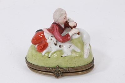 Lot 83 - A Continental porcelain bonbonnière, in Chelsea style