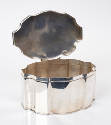Lot 252 - George V silver box