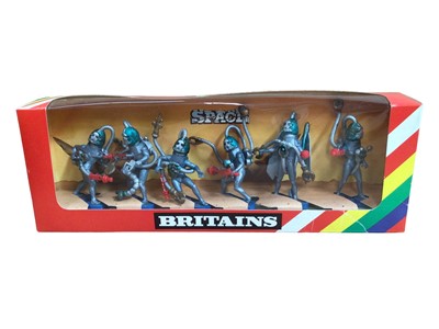 Lot 26 - Britains Space selection including Cyborgs No.9136, Star Gard No.9117, Star Gard Flight Buggy No.9114 (x2), Alien Spacecraft No.9128, Alien Space Cannon No.9125 & Star Gard Space Cannon No.9115, al...