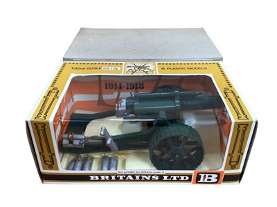 Lot 41 - Britains Gun models 18" Heavy Howitzer No.9740, 4.7 Naval Gun No.9730 (x2), German Field Gun No.9732 (x2) 105 mm Pack Howitzer No.9724 & American Civil War Fieldpiece No.9726, all boxed (7)