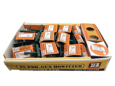 Lot 53 - Britains 25 Pounder Gun Howitzer rade box of 12 pieces No.9704