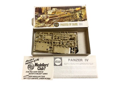 Lot 92 - Airfix OO scale Series 2 Panzer IV Tank, Leopard Tank & 88 mm Flak Gun, all boxed (3)