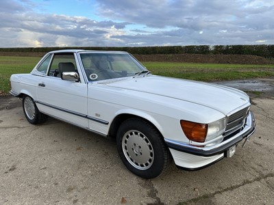Lot 12 - 1986 Mercedes - Benz 300SL Auto Convertible, 2962cc, reg. D905 RYD