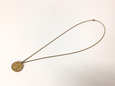 Lot 22 - Sovereign on 9ct chain