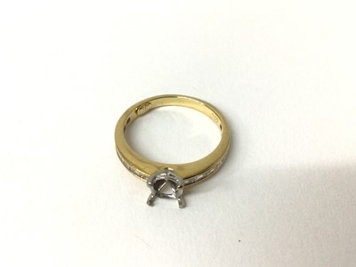 Lot 79 - Diamond ring mount with baguette cut diamonds to the shoulders on 18ct gold shank