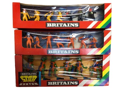 Lot 341 - Britains Deetail Stargard & Aliens including No.s 9146, 9257, 9255, 9256, 9186 & 9206,, plus three others, all boxed (9)