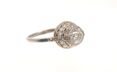 Lot 760 - Art Deco diamond single stone ring