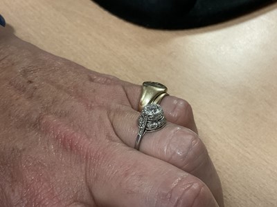 Lot 760 - Art Deco diamond single stone ring