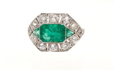 Lot 761 - Art Deco emerald and diamond ring