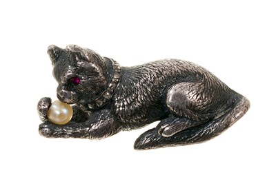 Lot 835 - Novelty brooch in the form of a cat