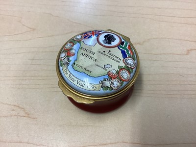 Lot 22 - H.M. Queen Elizabeth II, Halcyon Days enamel box commemorating The State Visit to South Africa 1995. 4.5 cm and given to members of the Royal Household who participated in the visit.