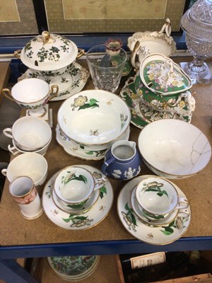 Lot 38 - Early to mid 19th century Spode Feldspar porcelain sucrier, cover and stand, decorated in green enamel and gilt with foliate patterns and other antique ceramics