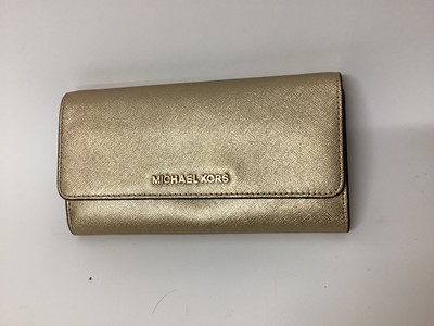 Lot 2079 - Michael Kors Tote bag in Cerise with a gold Michael Kors purse. With large dust bag.