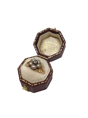 Lot 45 - Antique 18ct gold diamond and seed pearl flower head ring