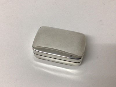 Lot 91 - George III silver snuff box of plain rounded rectangular form (Birmingham 1802), 3.5cm x 5cm
