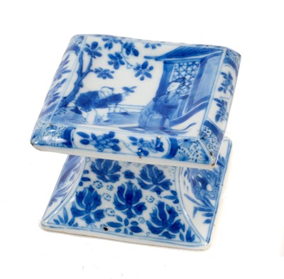 Lot 17 - 17th century Chinese blue and white porcelain pedestal salt
