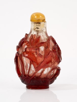 Lot 798 - 19th century Peking red overlay glass snuff