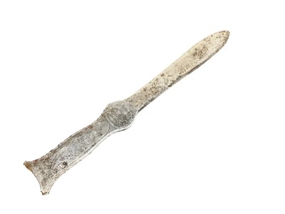 Lot 921 - Unusual Anglo Swedish throwing knife, the etched blade with British and Swedish Royal arms.