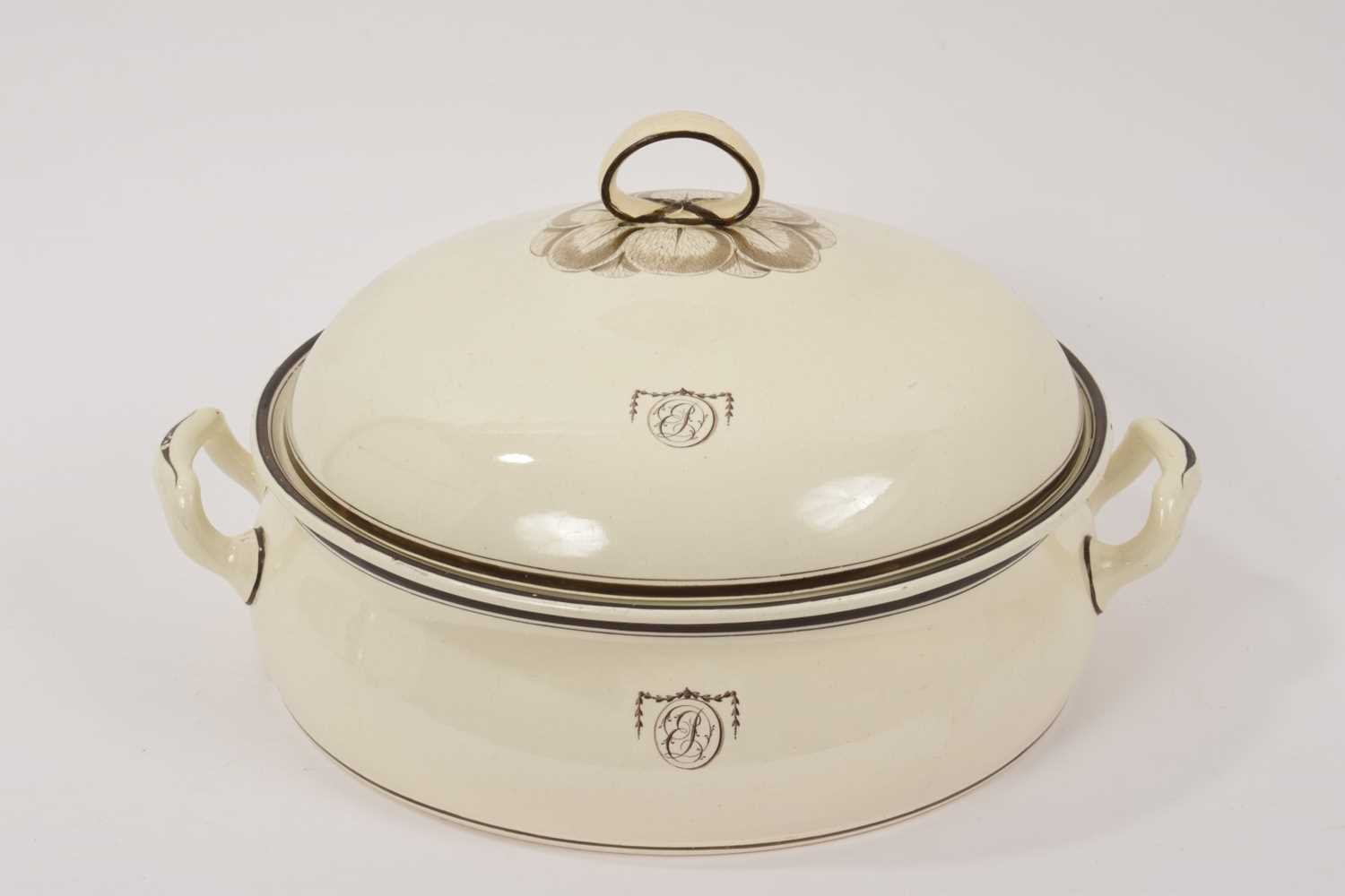 Lot 131 - Wedgwood Queensware vegetable dish, cover and liner