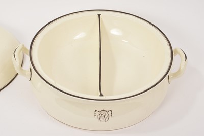 Lot 131 - Wedgwood Queensware vegetable dish, cover and liner