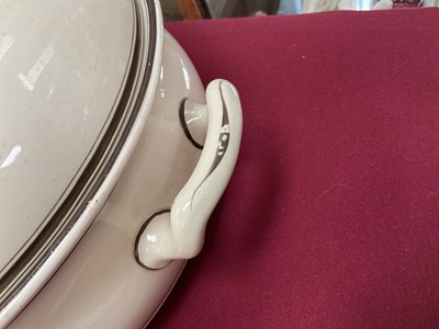 Lot 131 - Wedgwood Queensware vegetable dish, cover and liner
