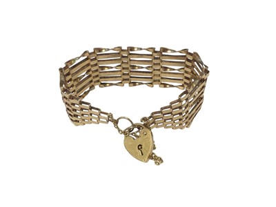 Lot 47 - 9ct gold gate bracelet with padlock clasp
