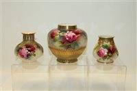 Lot 2047 - Royal Worcester pot pourri vase (cover...
