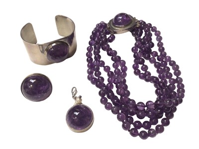 Lot 132 - Silver/white metal mounted amethyst jewellery