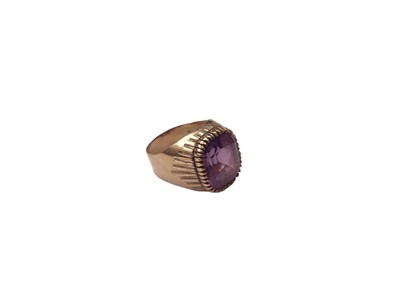Lot 31 - 18ct gold amethyst single stone ring