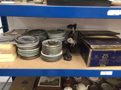 Lot 43 - Group of collectors plates, together with two boxed Arden Sculptures and other similar items