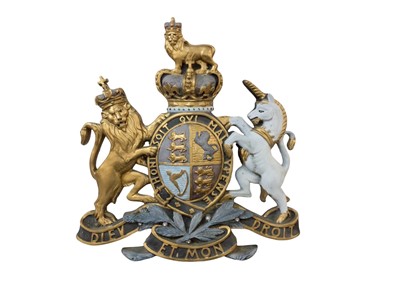 Lot 85 - Large Royal Coat of Arms, resin-moulded and painted, measuring 70cm across