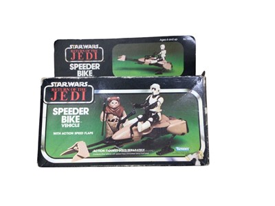 Lot 256 - Kenner (c1983) Star Wars Return of the Jedi Speeder Bike, boxed (poor) No.70500