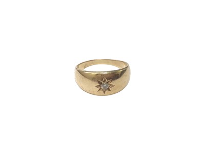 Lot 101 - Gentlemen's diamond single stone gypsy ring