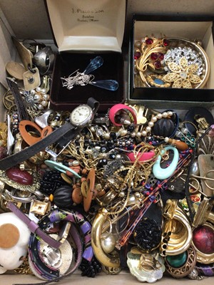 Lot 1001 - Group of vintage costume jewellery, wristwatches and bijouterie
