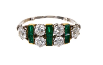 Lot 456 - Art Deco diamond and emerald cluster ring